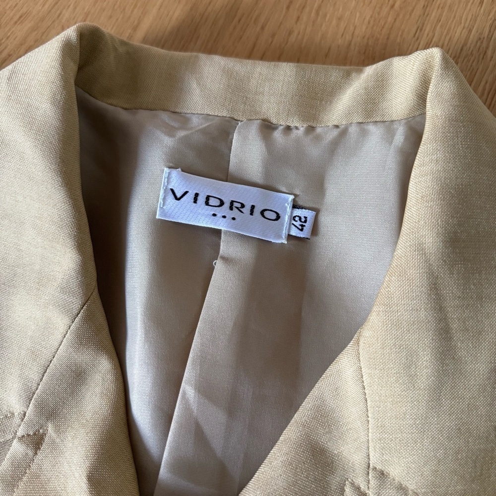 Vidrio Beige Short-Sleeve Trench Top - Picture 4 of 7